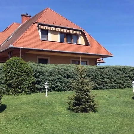 Apartment Erdgeschosssuite Mit Terrasse Heviz